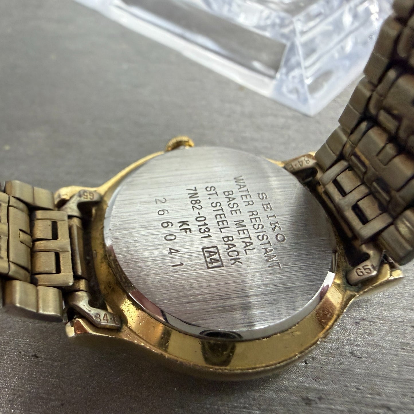 Seiko Watch Women 27mm Champagne Dial Gold Tone Date Round 7N82-0131 New Battery9