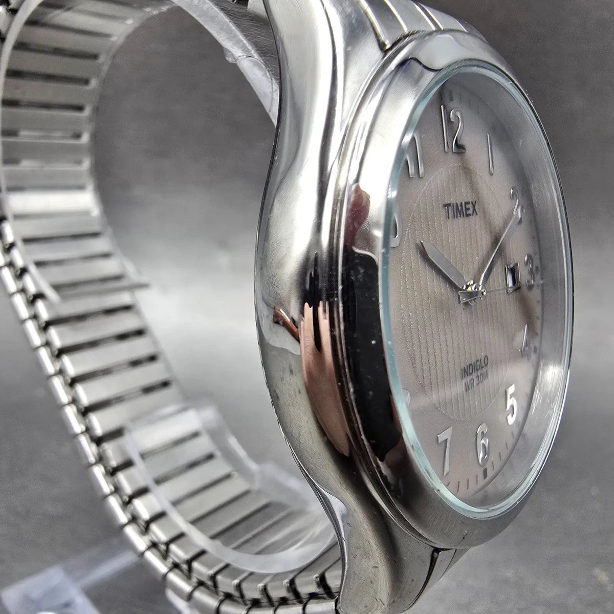 Timex Watch Men 40mm Gray Dial Silver Tone Date Round Indiglo New Battery T2N8503