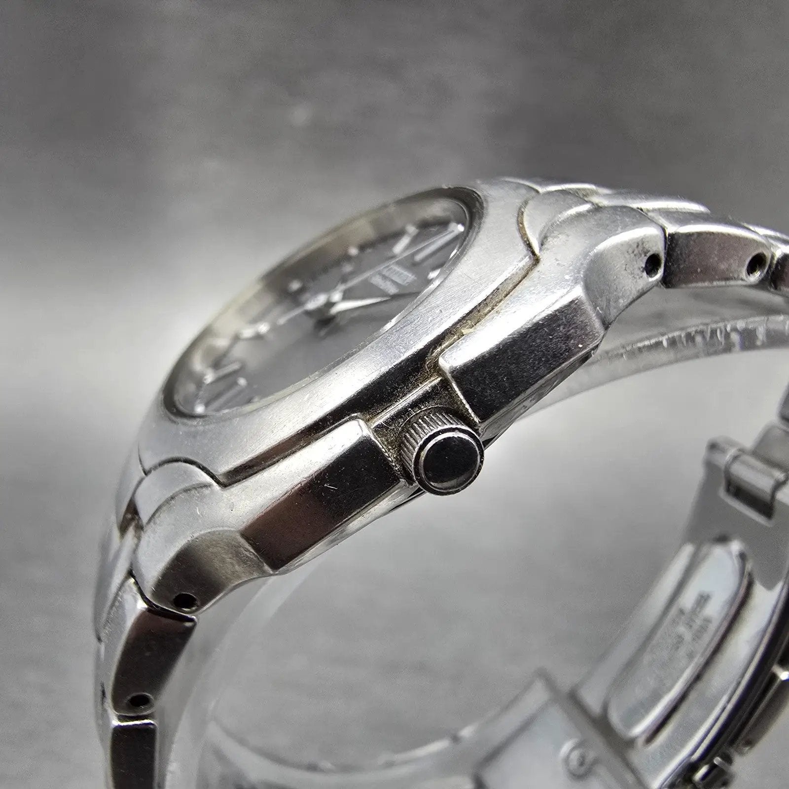 Citizen Eco-Drive Watch Women 25mm Gray Dial Silver Tone Date E011-S049601 RunsS3