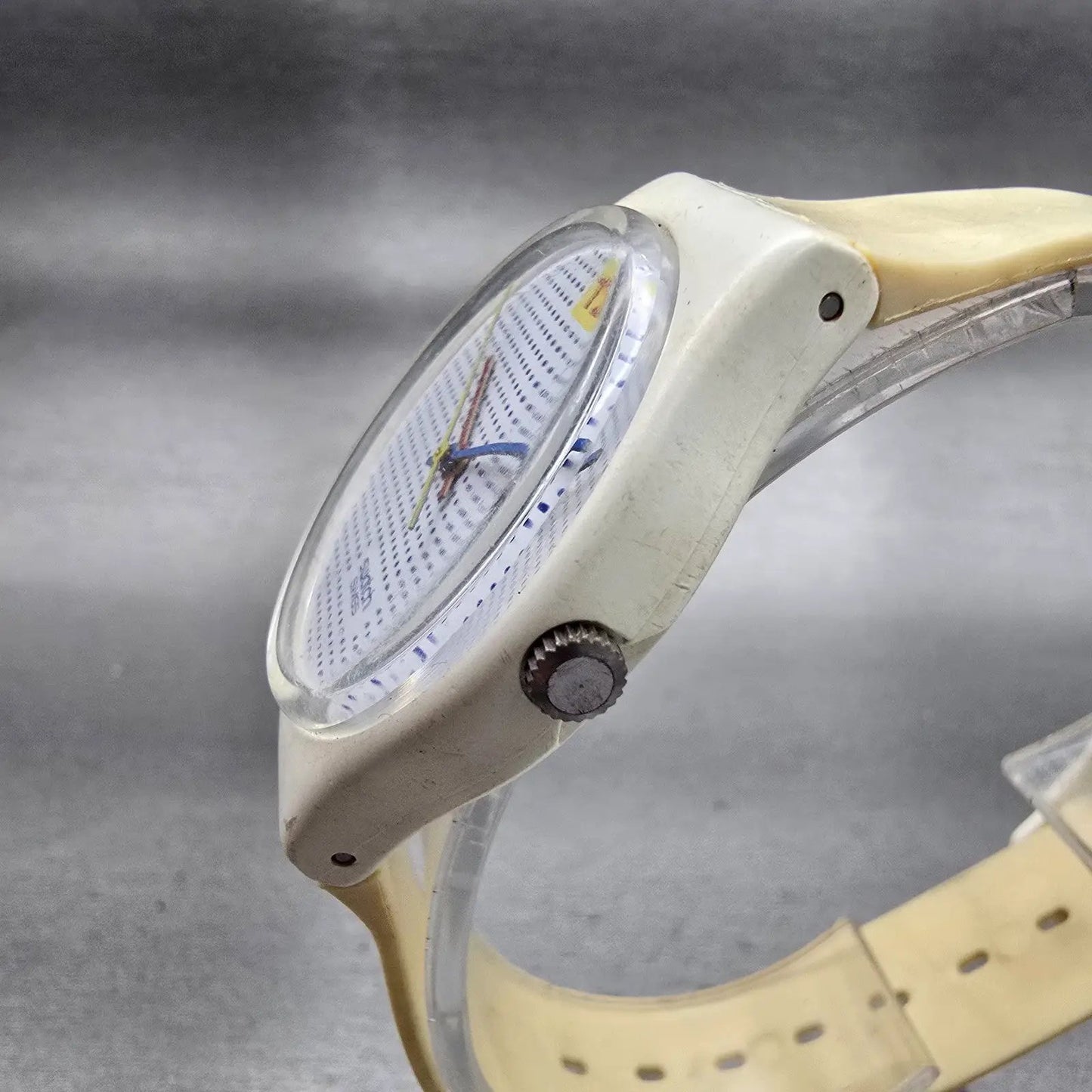 Swatch DOTTED SWISS Watch Men White Dial White Tone Round GW104 New Battery VTG2
