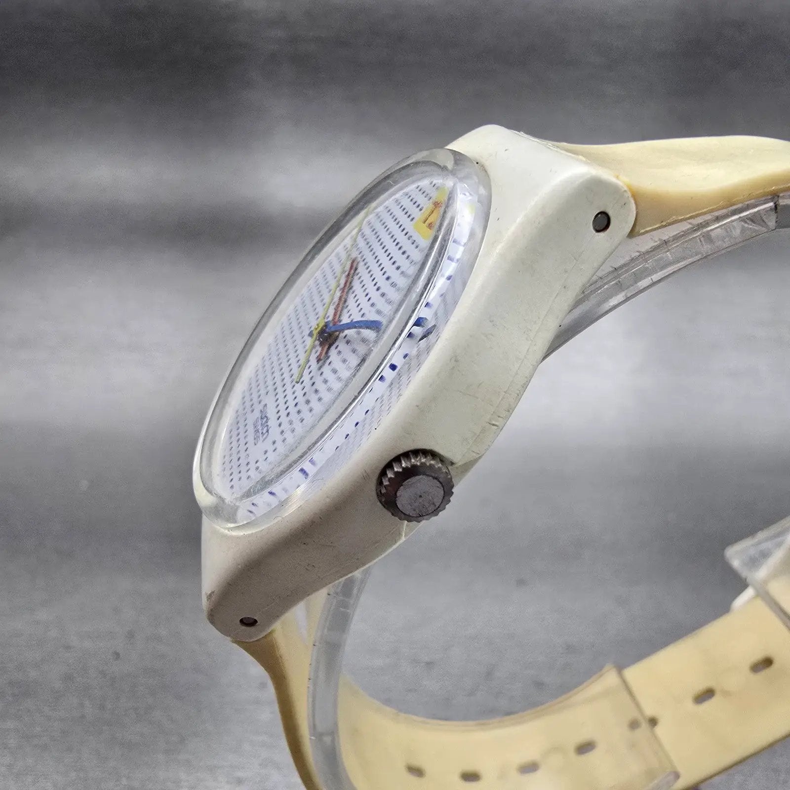 Swatch DOTTED SWISS Watch Men White Dial White Tone Round GW104 New Battery VTG2