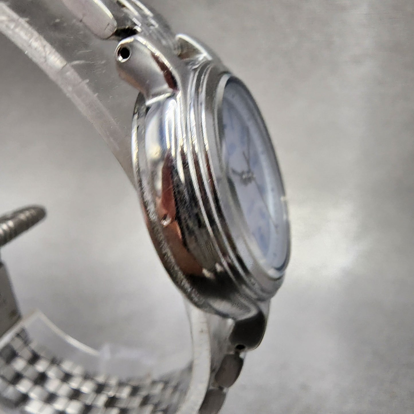 Seiko ALBA Solar Watch Women 27mm Silver Dial Silver Tone Round V1810AL0 Runs3