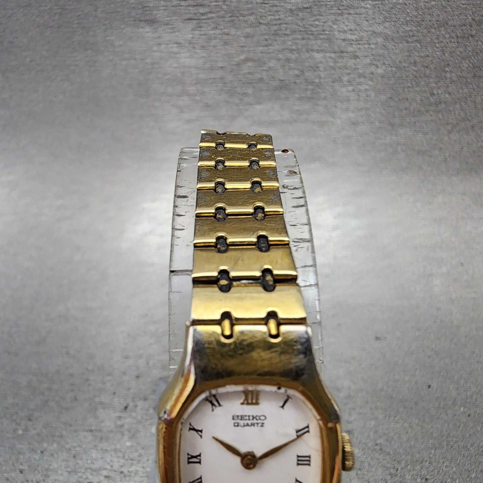 Seiko Watch Women 17mm White Dial Gold Tone Octagon 2y005509 New Battery4