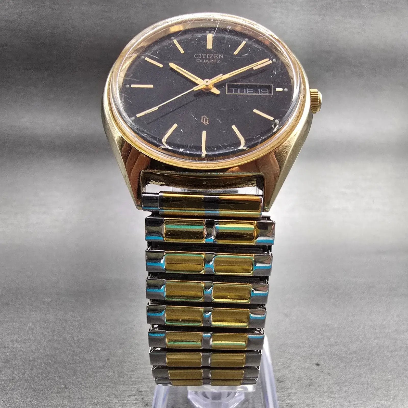 Citizen CQ Watch Men 35mm Black Dial Gold Tone Daydate Round 1100-S63812 New Bat5
