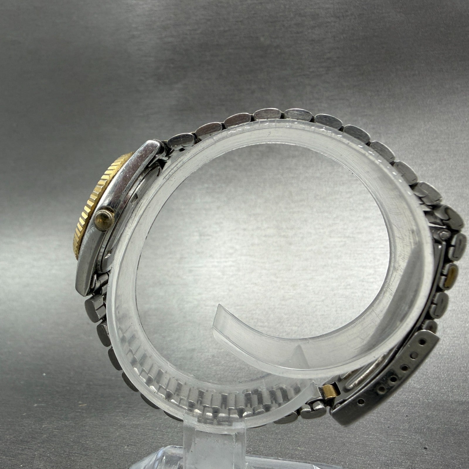 Seiko SQ Watch Women 24mm Gray Dial Two Tone Daydate Round 3E23-0A60 New Batt KD6