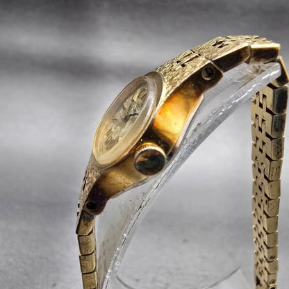 Seiko Watch Women 17mm Gold Dial Gold Tone Oval 1400-7389 New Battery Vintage2
