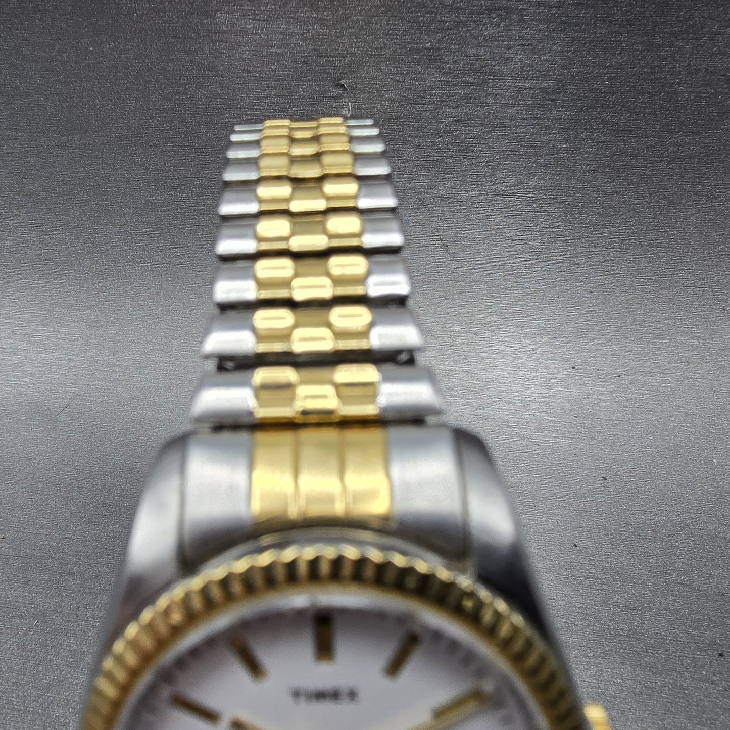 Timex Waterbury Legacy Watch Men 35mm White Dial Two Tone Daydate New Battery4