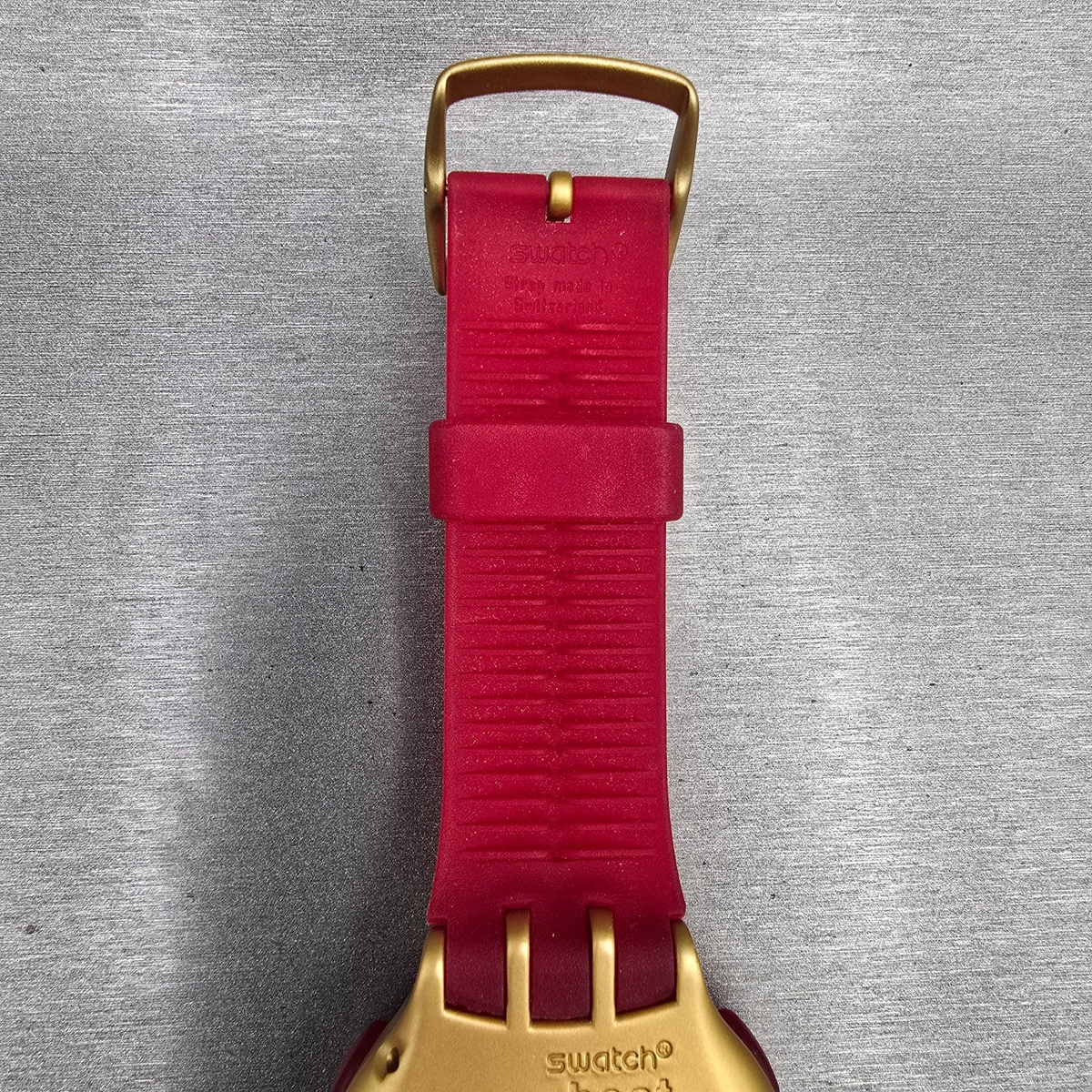 Swatch Beat Golden Virtual Wave Watch Men 47mm Gold Red YQG1000 New Battery NOS12