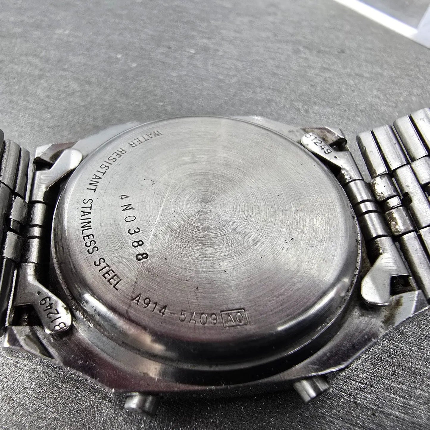 Seiko Digital Watch Men 34mm LCD Silver Alarm Chrono A914-5A09 New battery ABC9