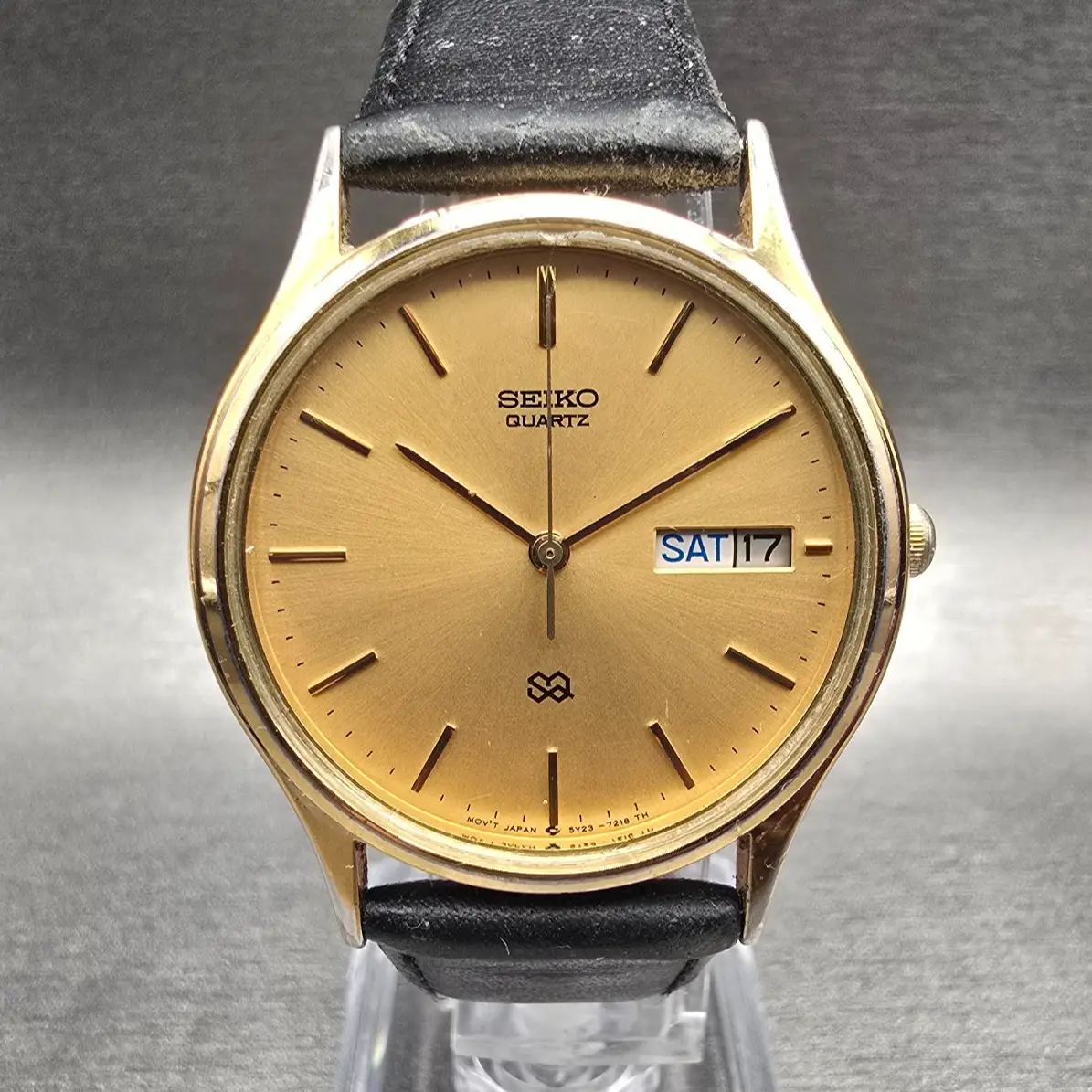 Seiko SQ Watch Men 33mm Gold Dial Gold Tone Daydate Round 5Y23-7079 New Battery0