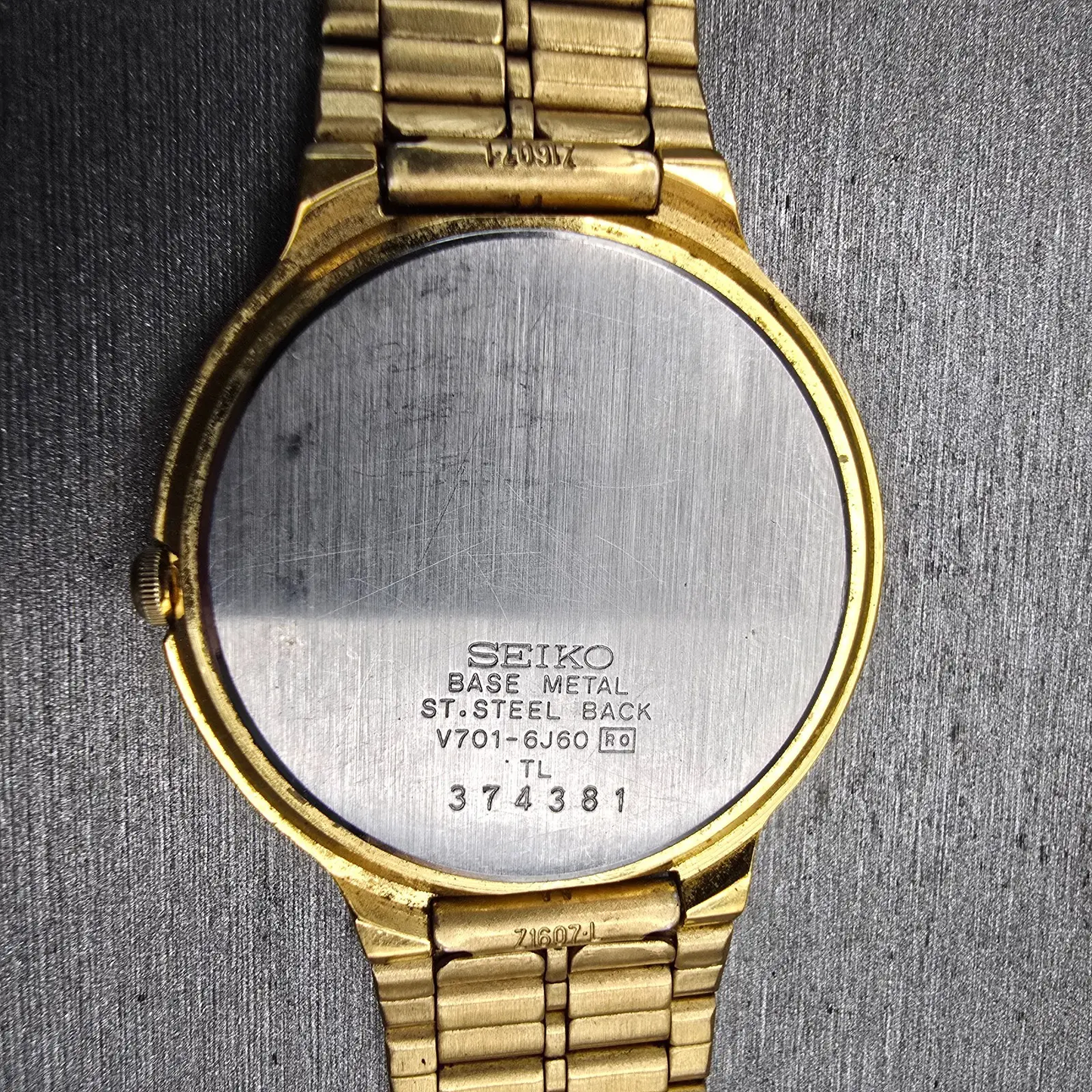 Seiko SX Watch Men 34mm Black Dial Gold Tone Round V701-6J60 New Battery Vintage10