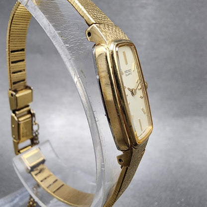 Seiko watch Women 13mm Champagne Dial Gold Tone Rectangle 2e205019 New Battery3