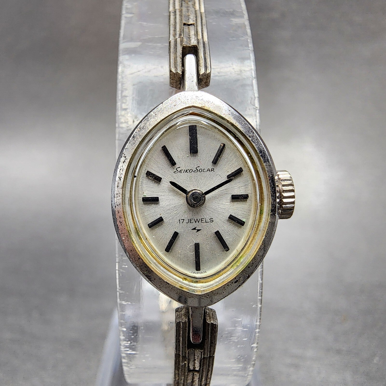 Seiko Solar Watch Women 14mm White Dial Silver Tone Round 1081900