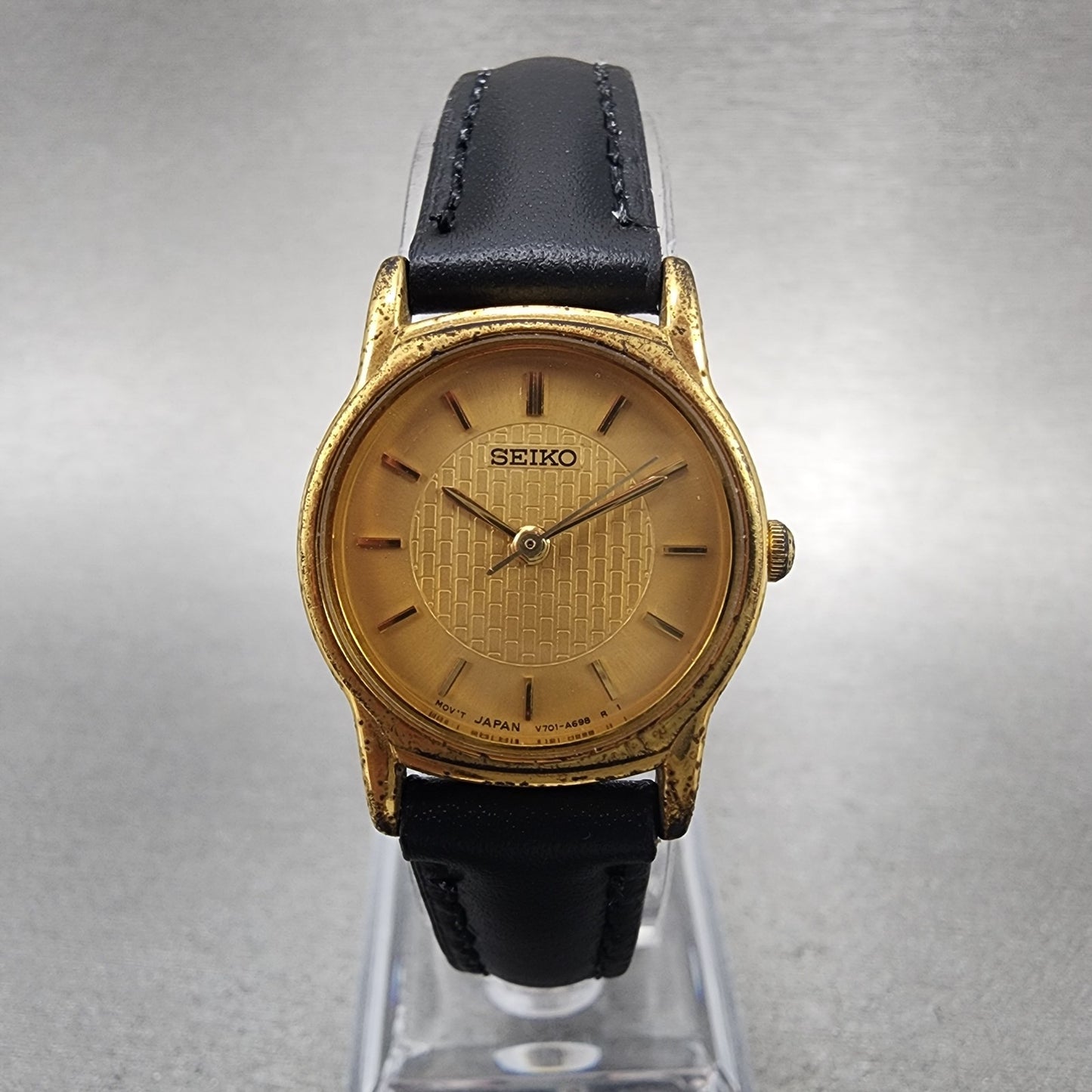 Seiko Watch Women 22mm Champagne Dial Gold Tone Round V701A110 New Battery0