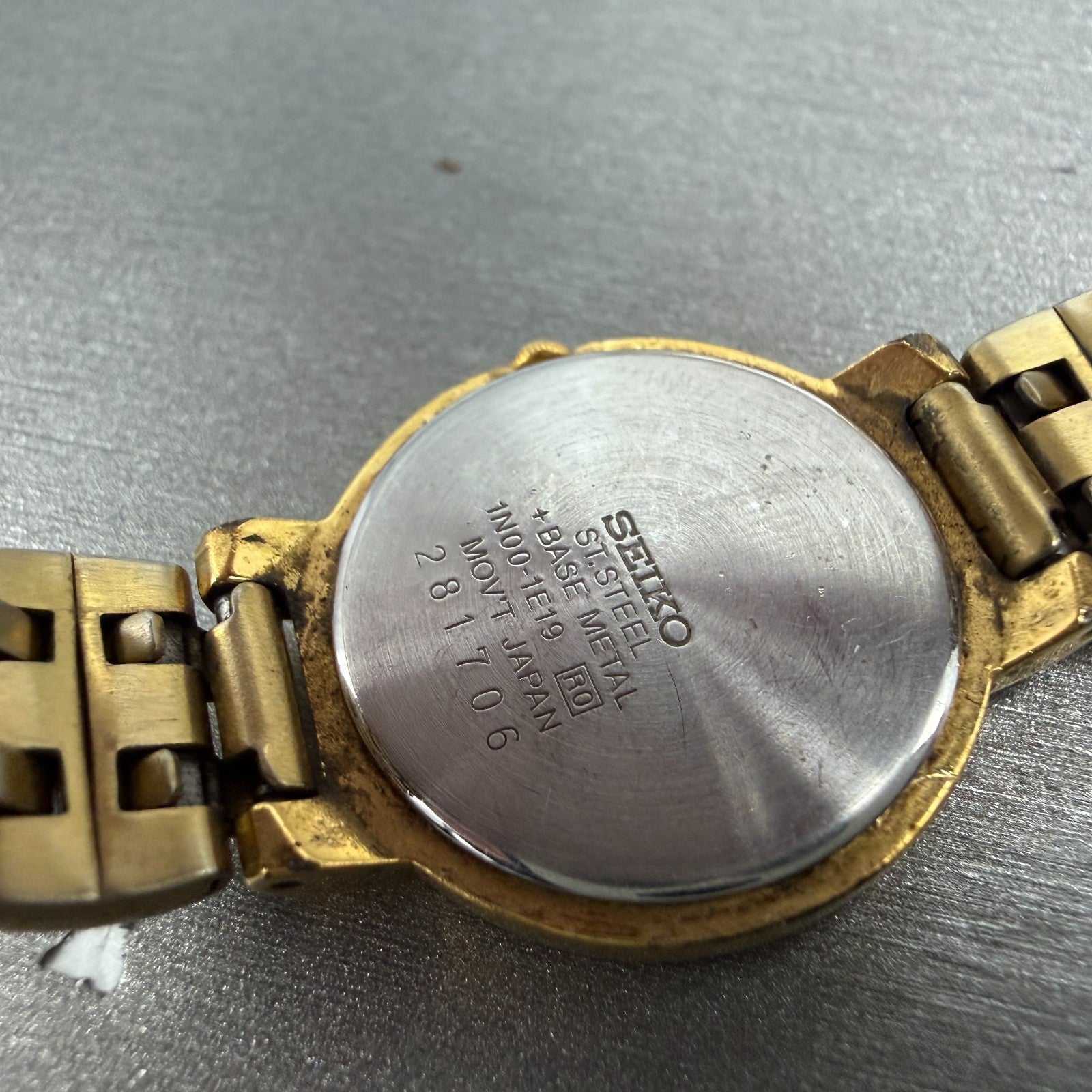 Seiko Watch Women 24mm White Dial Gold Tone Round 1N00-1E19 New Battery 78769
