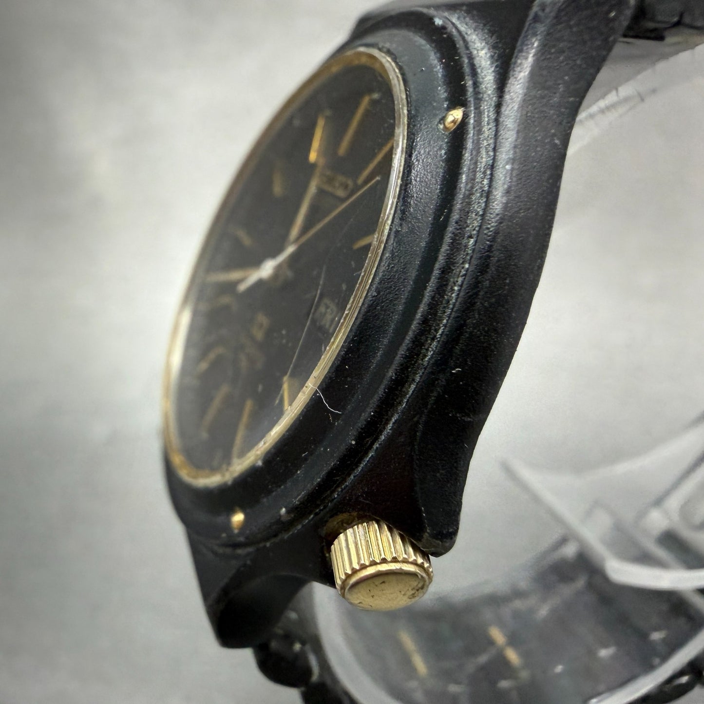 Seiko SQ Sports 150m Watch Men 37mm Black Dial Black & Gold Tone Daydate PARTS3
