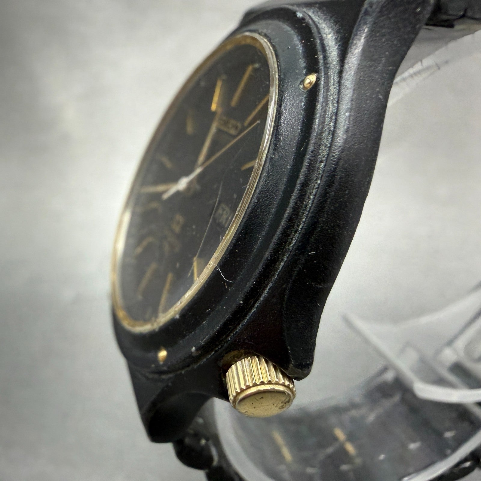 Seiko SQ Sports 150m Watch Men 37mm Black Dial Black & Gold Tone Daydate PARTS3