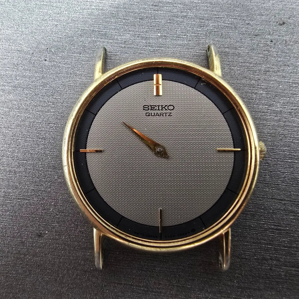 Seiko Watch Men 31mm Gray Dial Gold Tone Round 5Y30-7009 VTG PARTS0