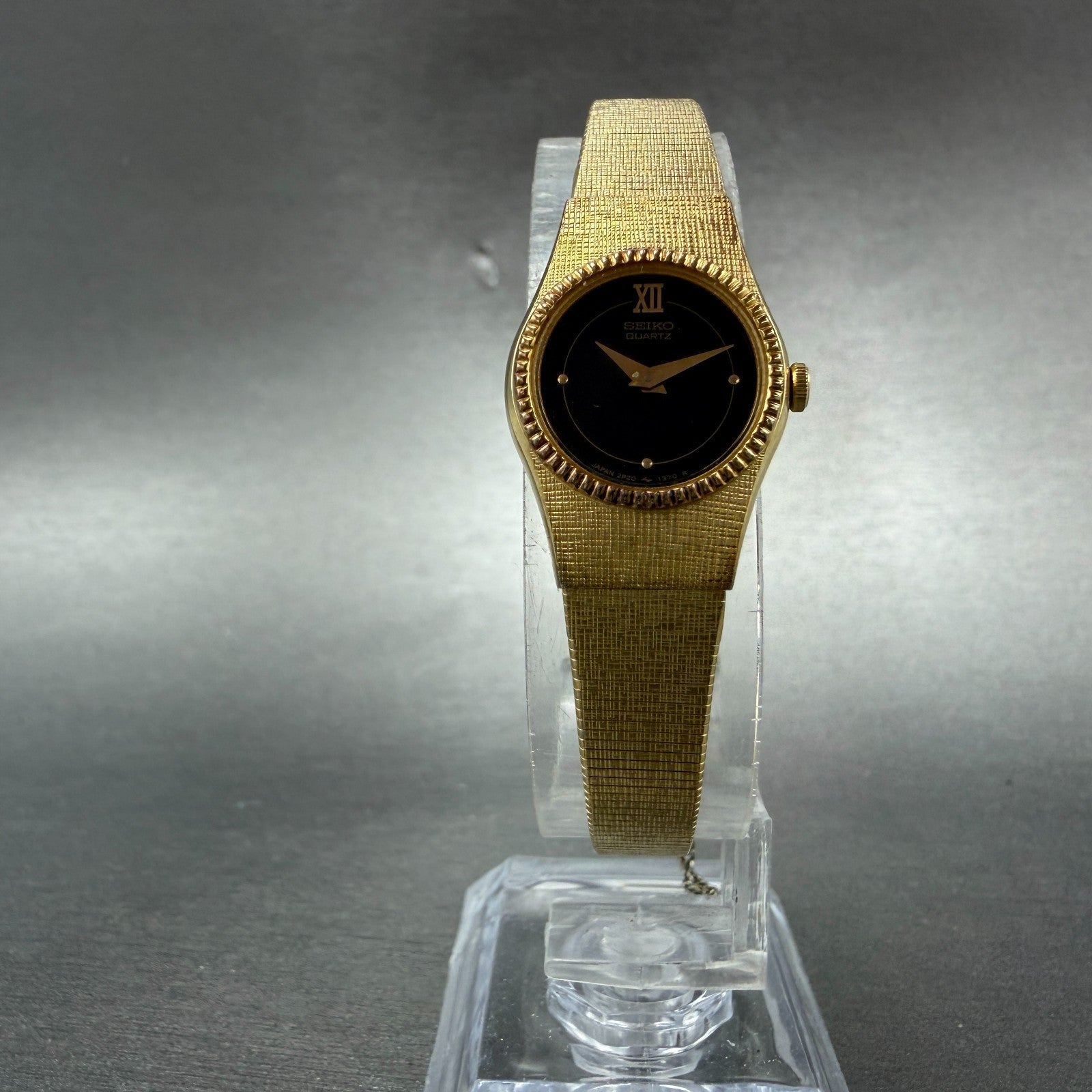 Seiko Watch Women 18mm Black Dial Gold Tone Round Vintage 2P20-0339 New Battery5