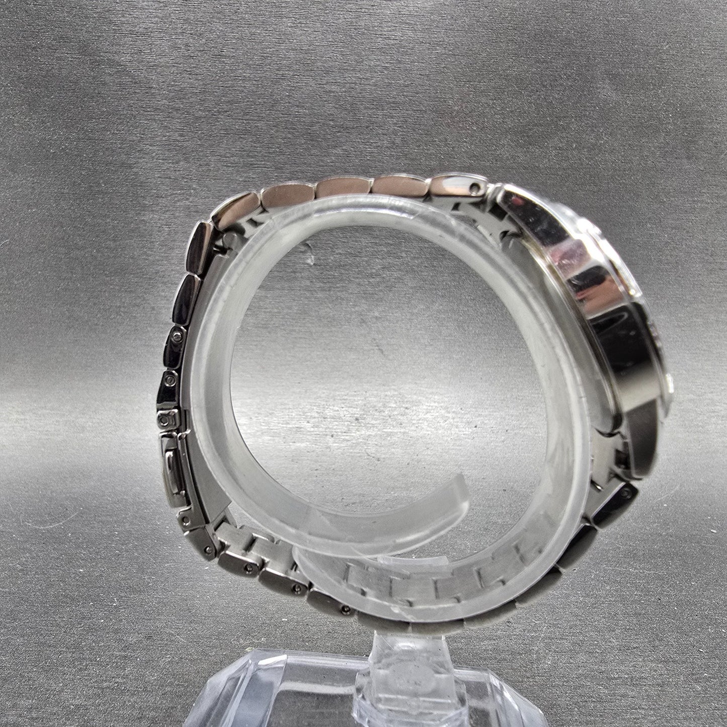 Bulova Heart Watch Women 30mm MOP Dial Silver Tone Round 96L237 New Battery7