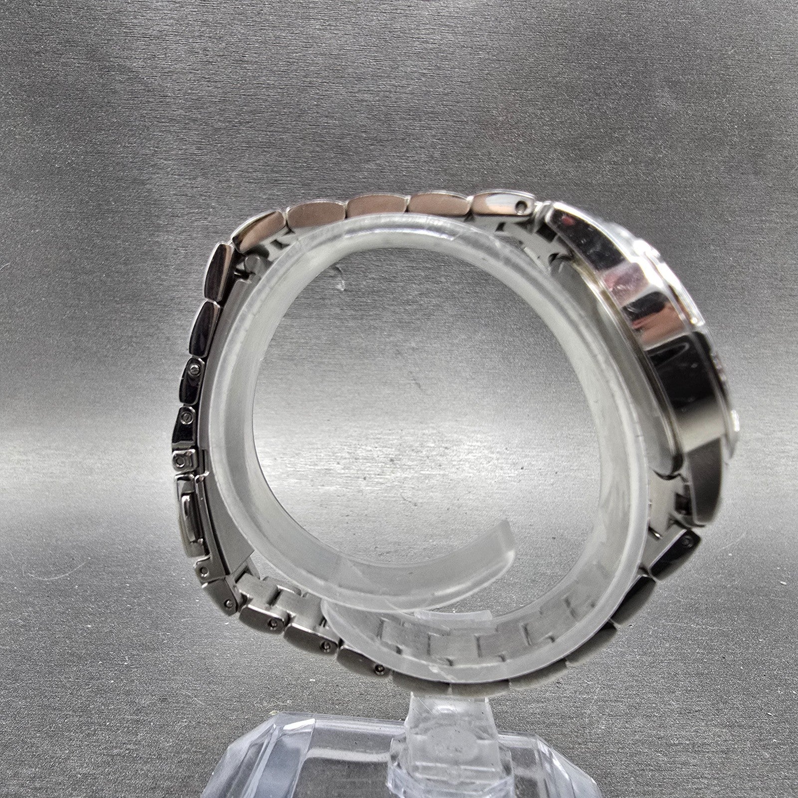 Bulova Heart Watch Women 30mm MOP Dial Silver Tone Round 96L237 New Battery7