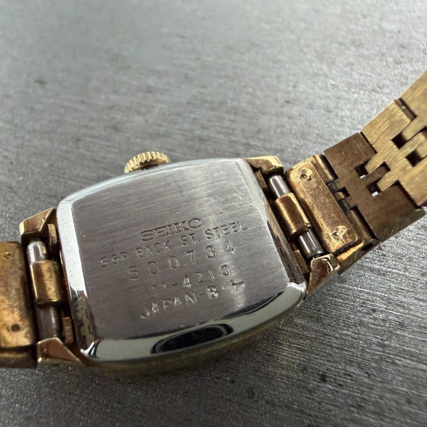 Seiko Tank Watch Women 17mm Champagne Dial Gold Tone Manual 11-4210 Runs Vintage9