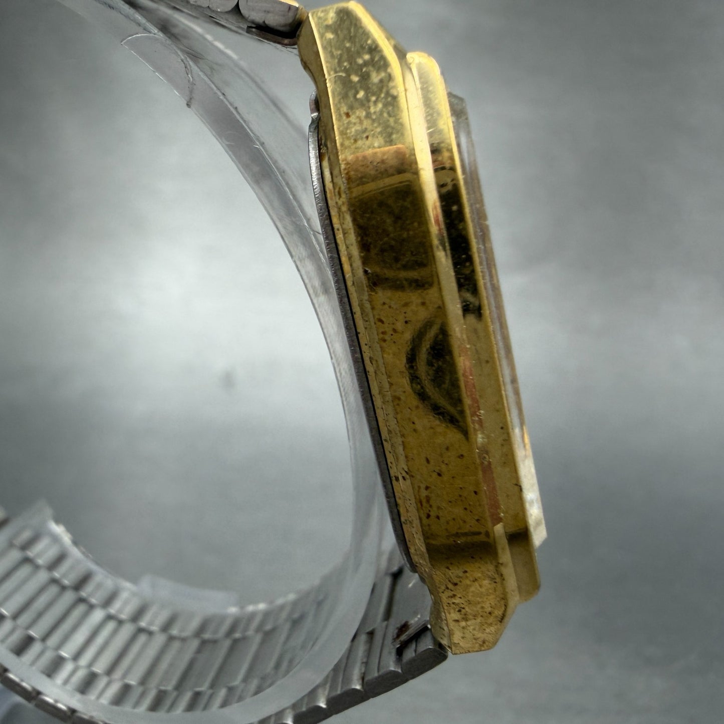 Casio MQ-518 Watch Men 30mm Champagne Dial Gold Tone Rectangle Daydate New BattF3