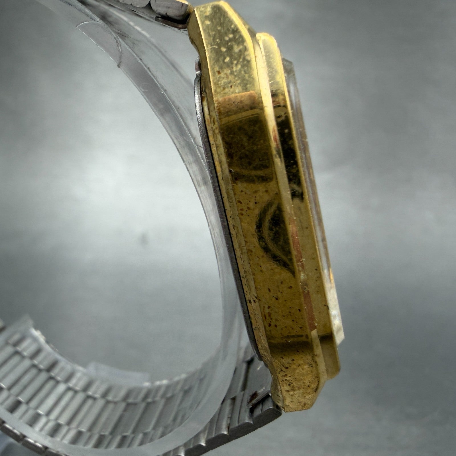 Casio MQ-518 Watch Men 30mm Champagne Dial Gold Tone Rectangle Daydate New BattF3