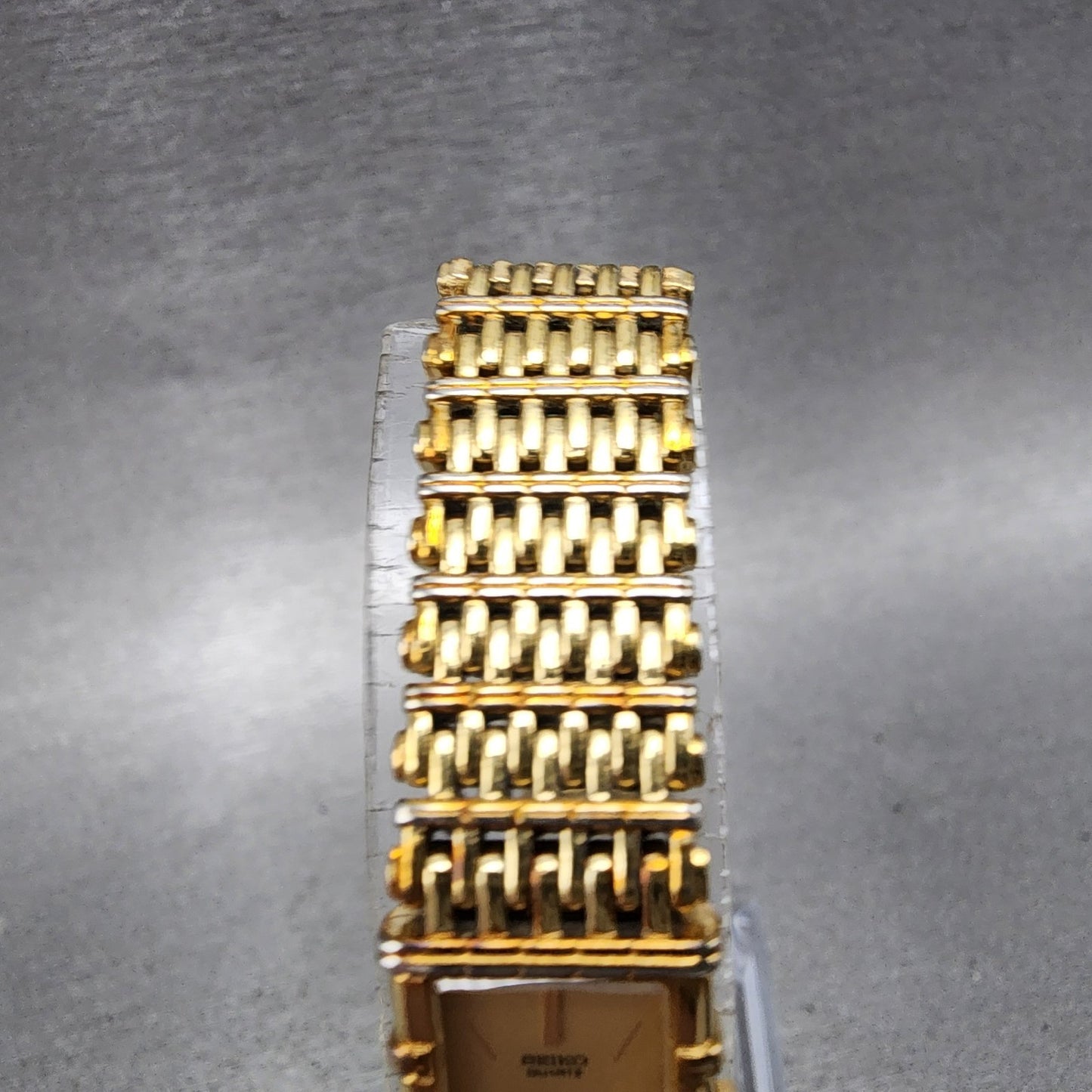 Seiko Tank Watch Women 12mm Champagne Dial Gold Tone 2e205079 New Battery4