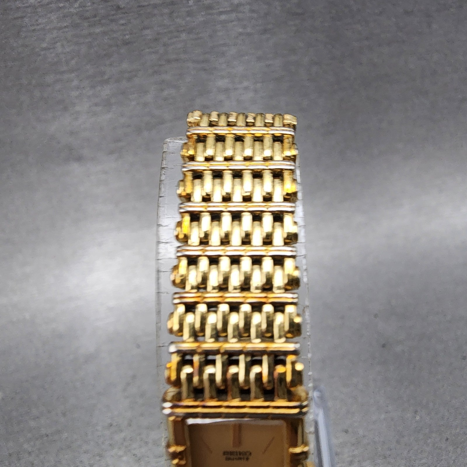 Seiko Tank Watch Women 12mm Champagne Dial Gold Tone 2e205079 New Battery4