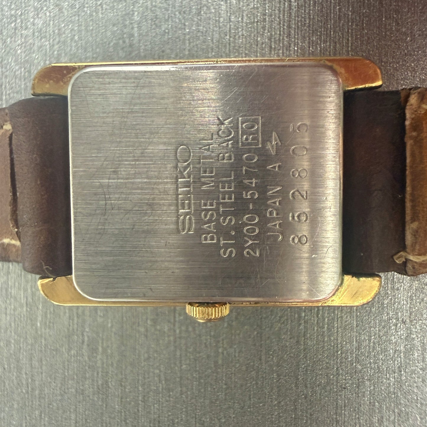Seiko Tank Watch Women 18mm White Dial Gold Tone Rectangle 2Y00-5470 New Battery10