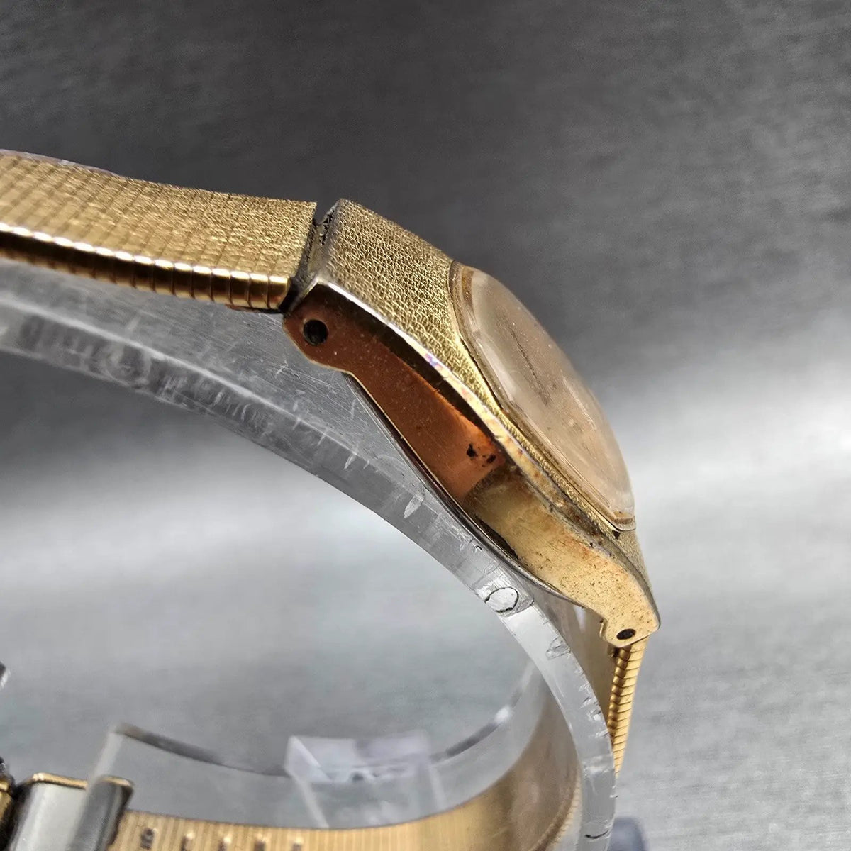 Seiko Watch Women 16mm Gold Dial Gold Tone Oval 2C20-5300 New Battery Vintage J23