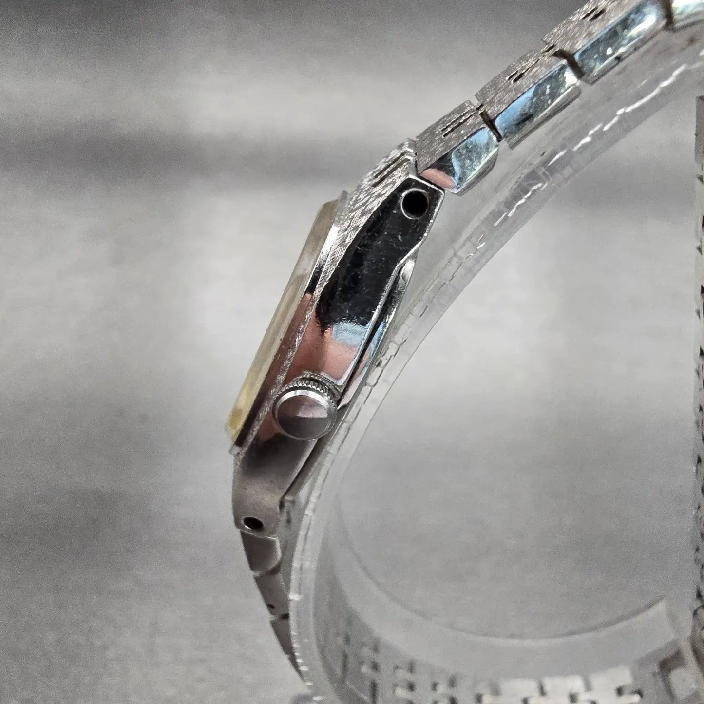 Seiko Watch Women 17mm Silver Dial Silver Tone Oval 2320-6469 New Battery VTG2