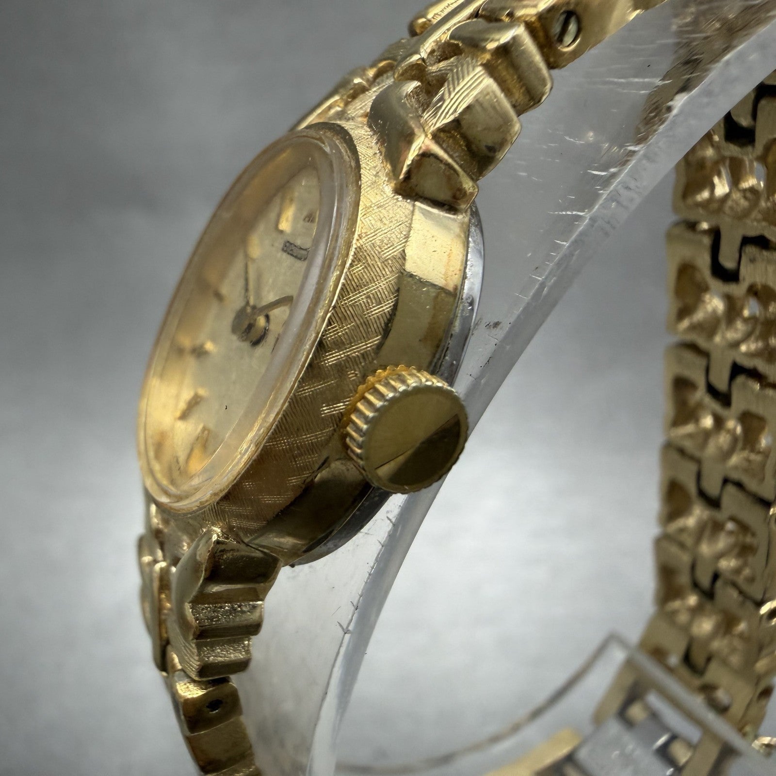 Seiko Watch Women 17mm Champagne Dial Gold Tone Manual Oval 118589 Runs2