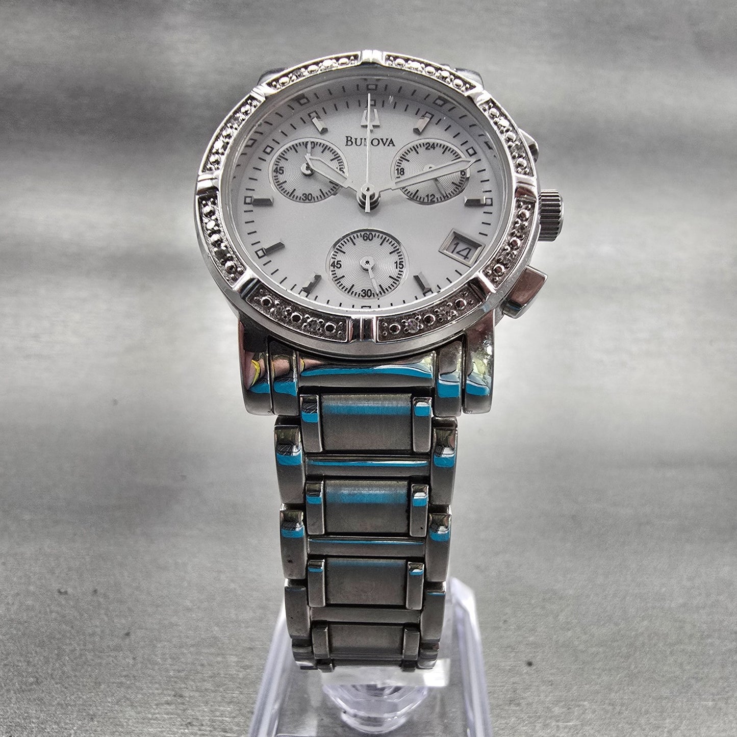 Bulova Chronograph Watch Women 30mm Silver Dial Silver Date 96R19 New Battery5