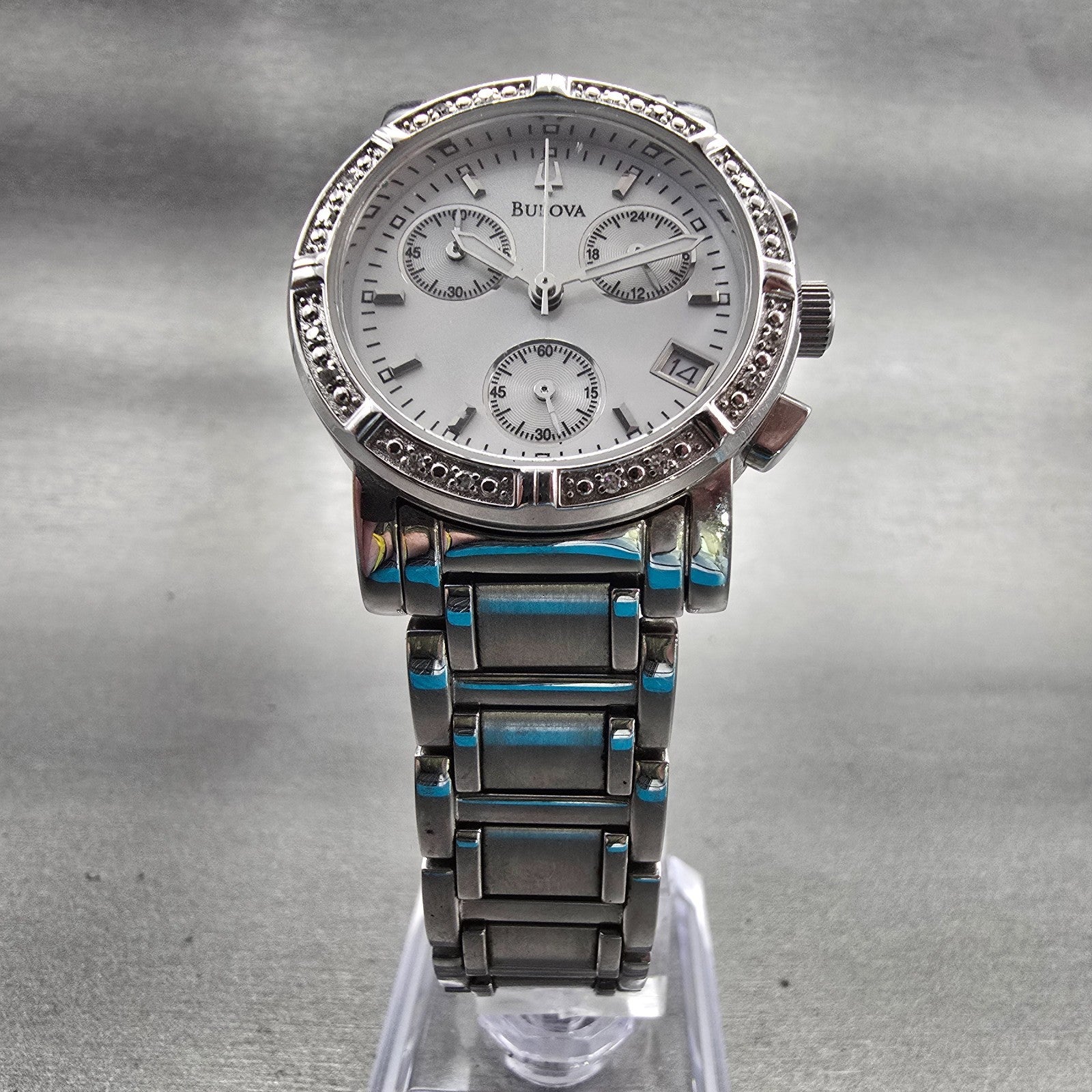 Bulova Chronograph Watch Women 30mm Silver Dial Silver Date 96R19 New Battery5