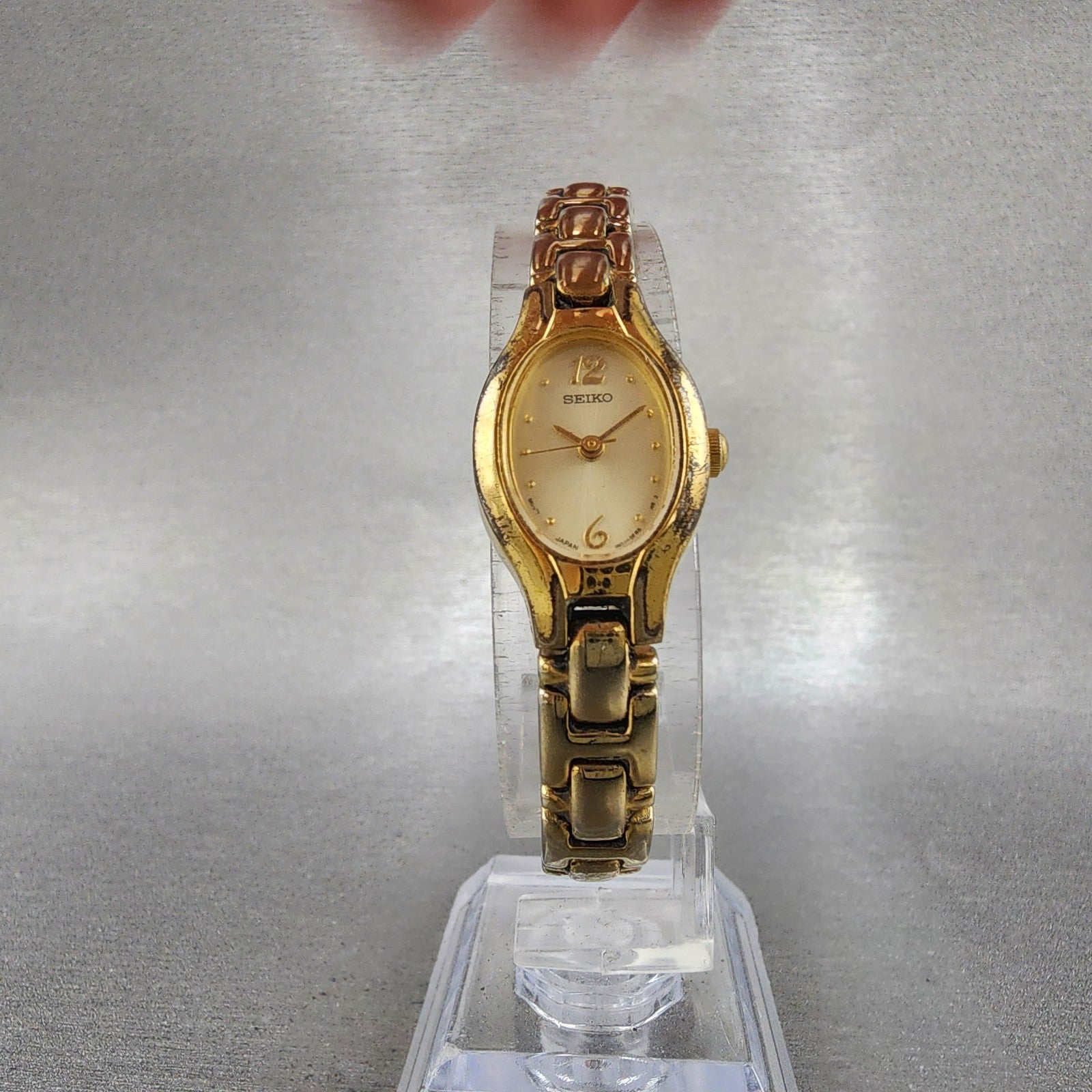 Seiko Watch Women 17mm Champagne Dial Gold Tone Oval 1N010CS0 New Battery5