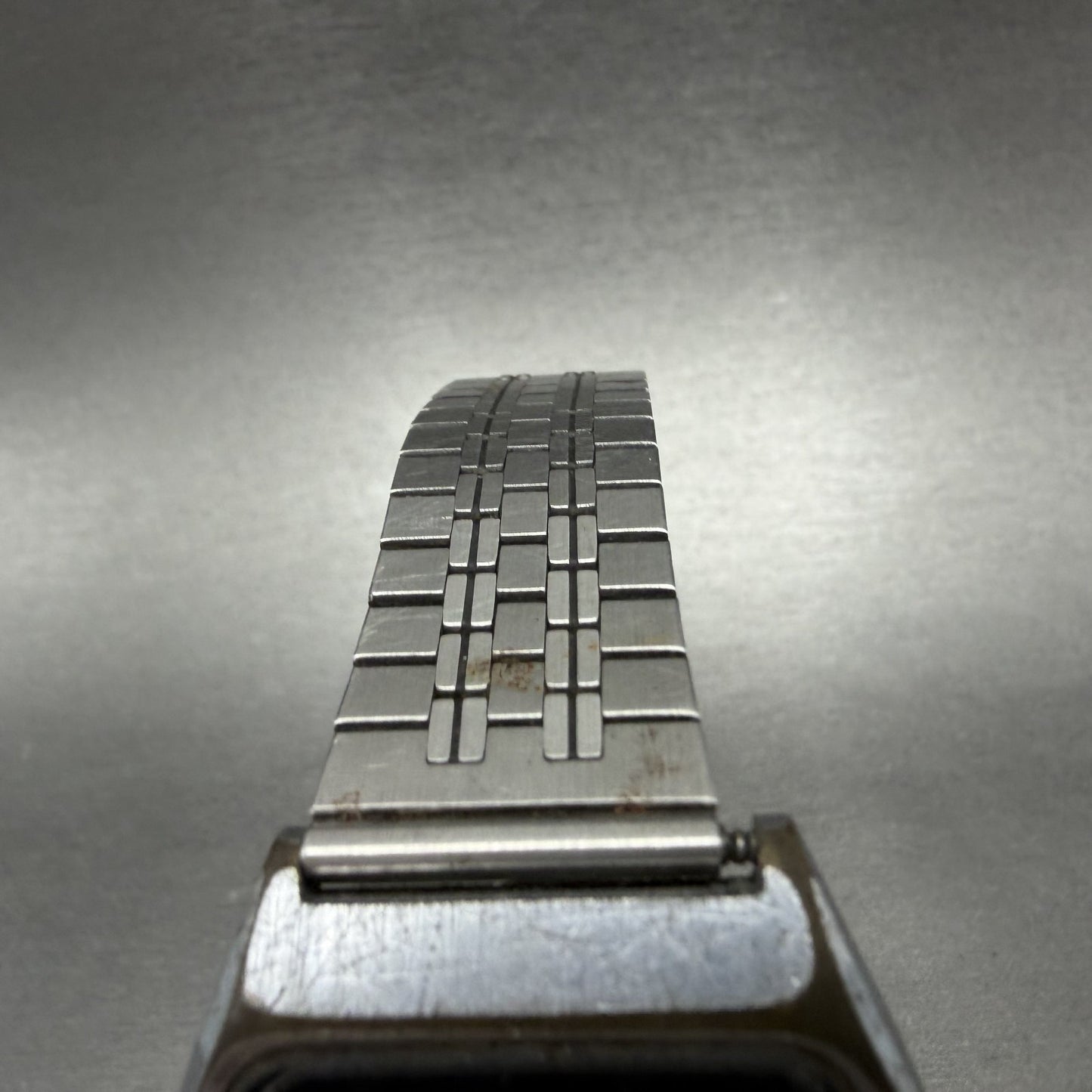 Casio 111QS-34 Watch Men 35mm Digital LCD Silver Tone Round Vintage PARTS5