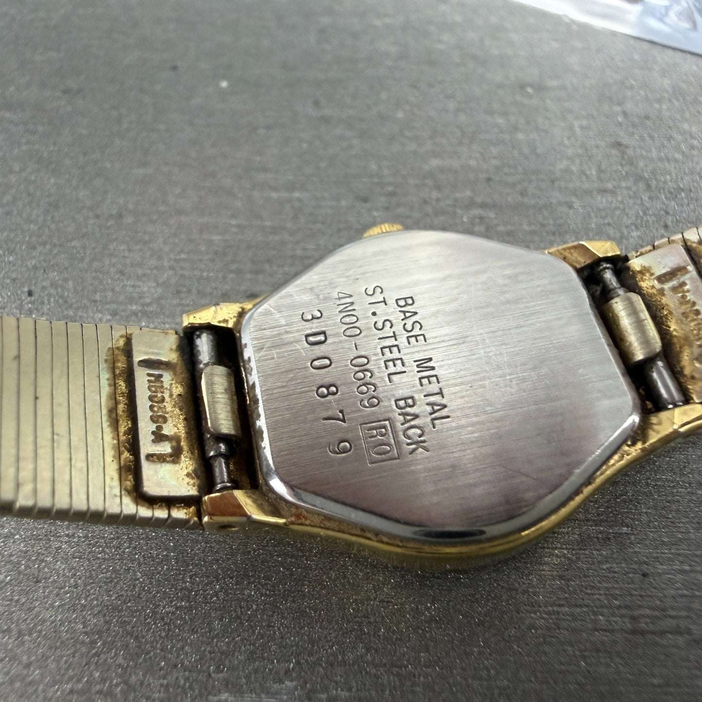 Seiko Watch Women 18mm Champagne Dial Gold Tone Round 4n00-0669 New Battery P2159