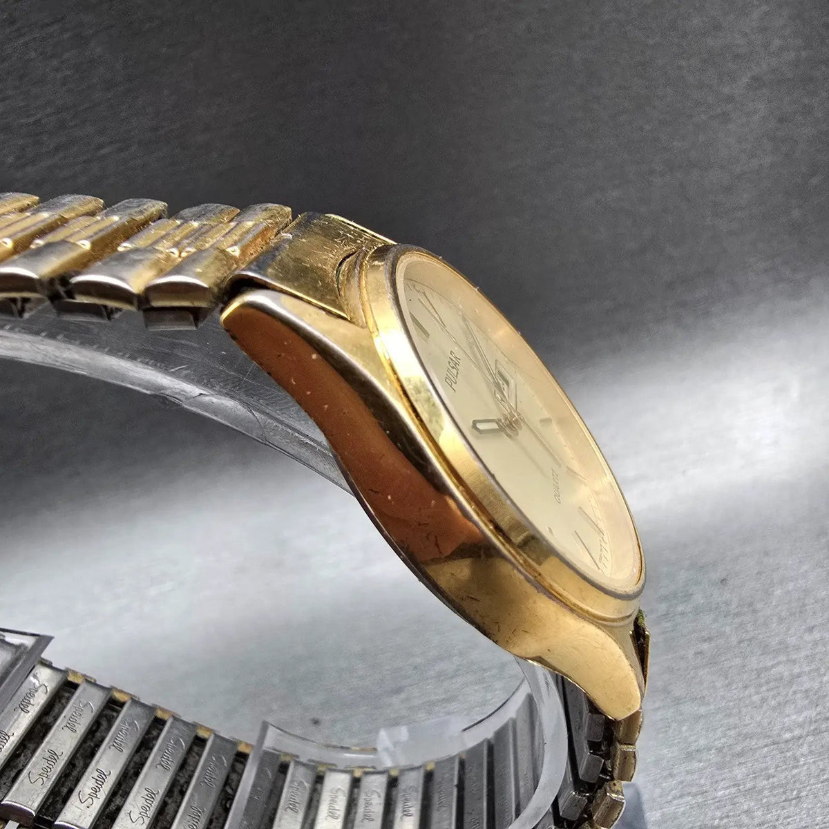 Seiko Pulsar Watch Men 34mm Champagne Dial Gold Tone Daydate V533-7A30 New BattC3