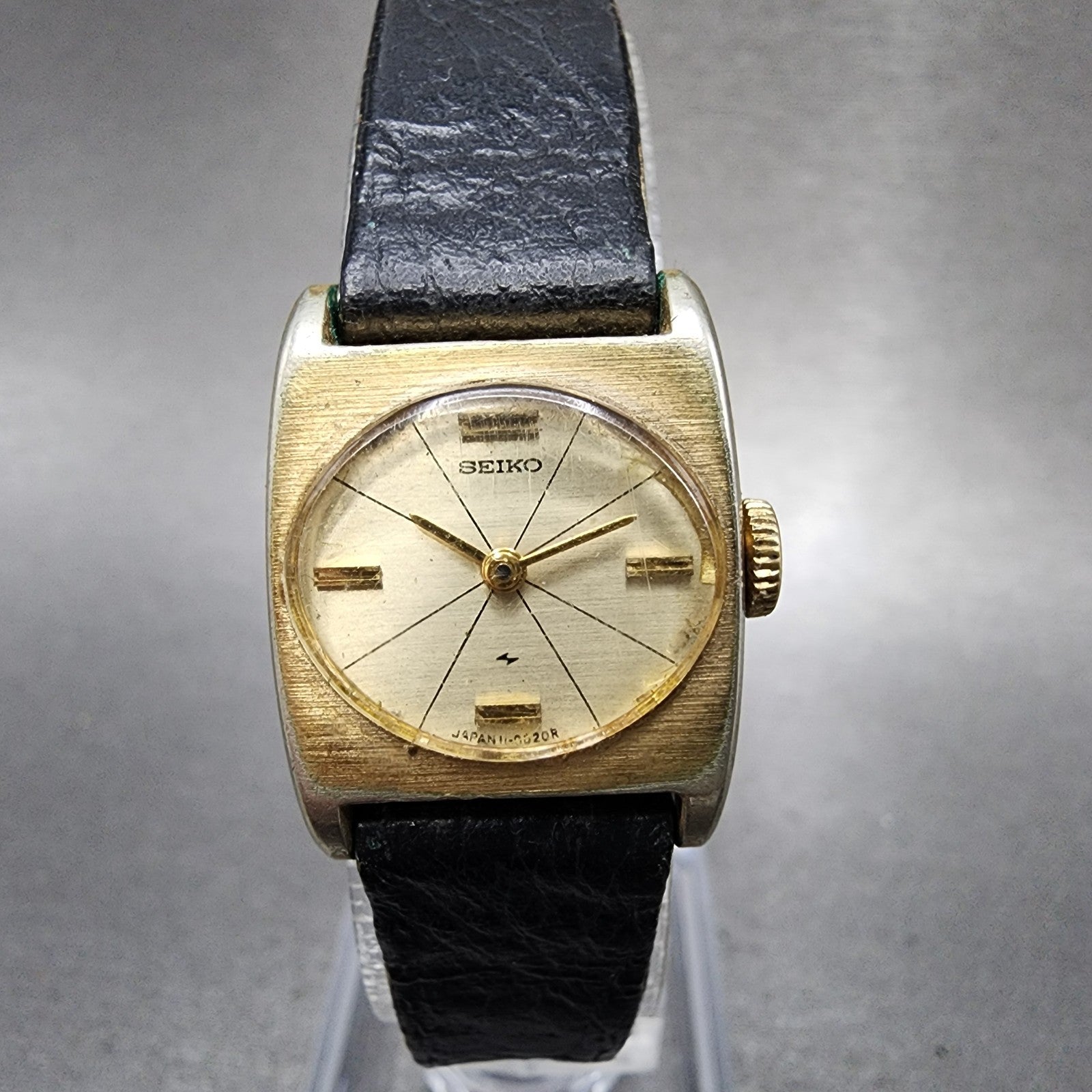 Seiko Tank Watch Women 19mm Champagne Dial Gold Tone Manual Rectagle 117009 Run0