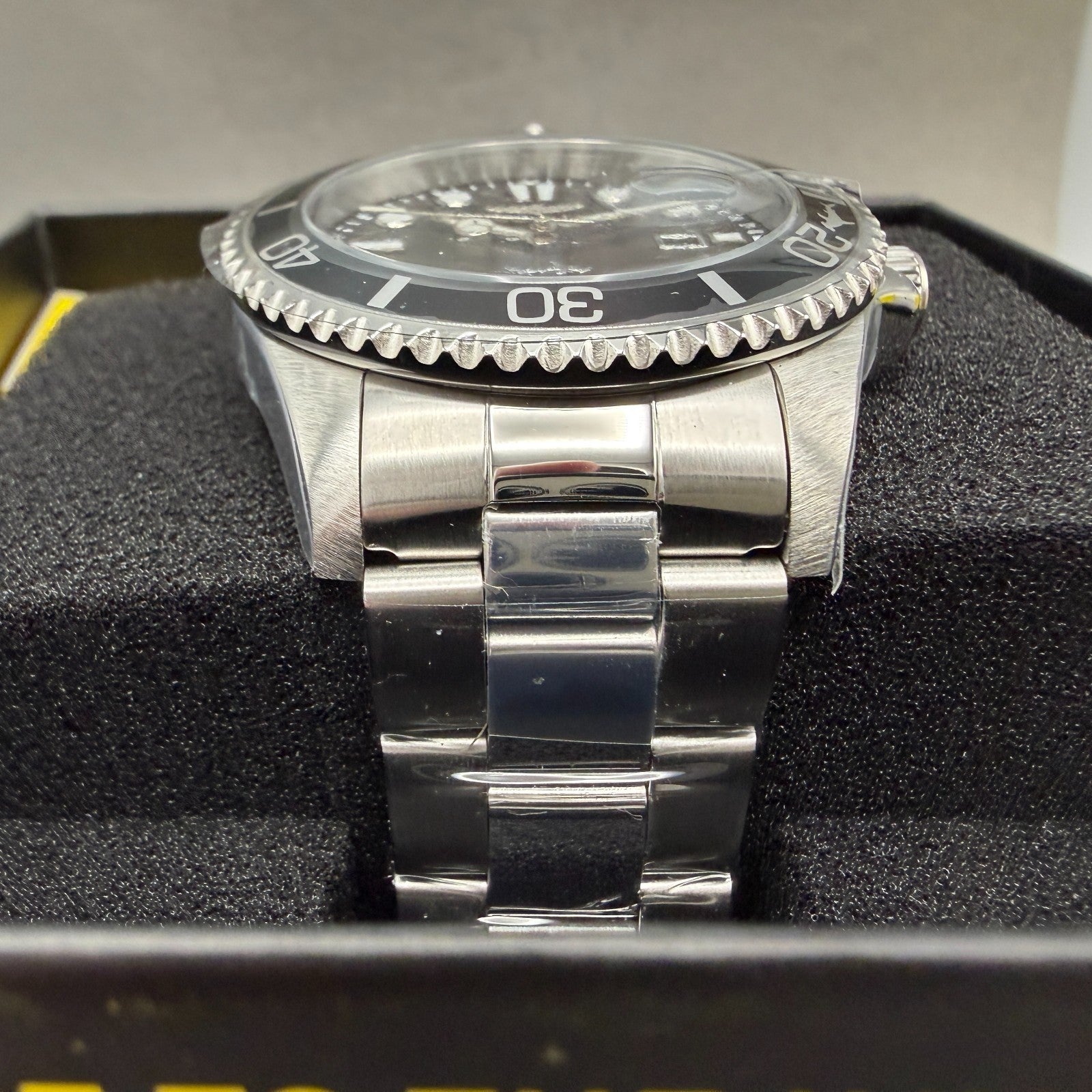 Invicta Pro Diver Watch Men 43mm Black Dial Silver Tone Date Round 300182