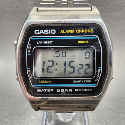 Casio W31 Watch Men 33mm LCD Silver Tone Alarm Chrono New Battery Vintage0