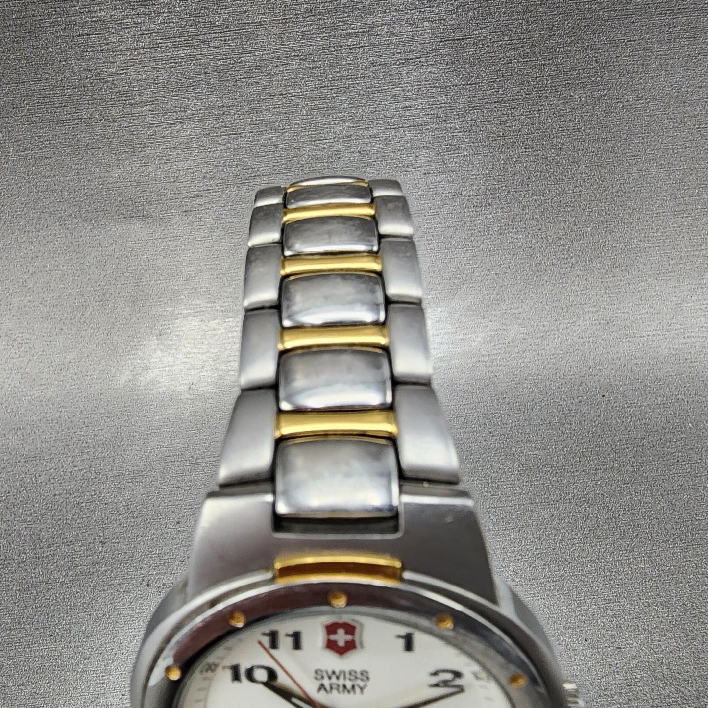 Victorinox Swiss Army Valiant Watch Men 39mm White Dial Two Tone Date Round Runs4