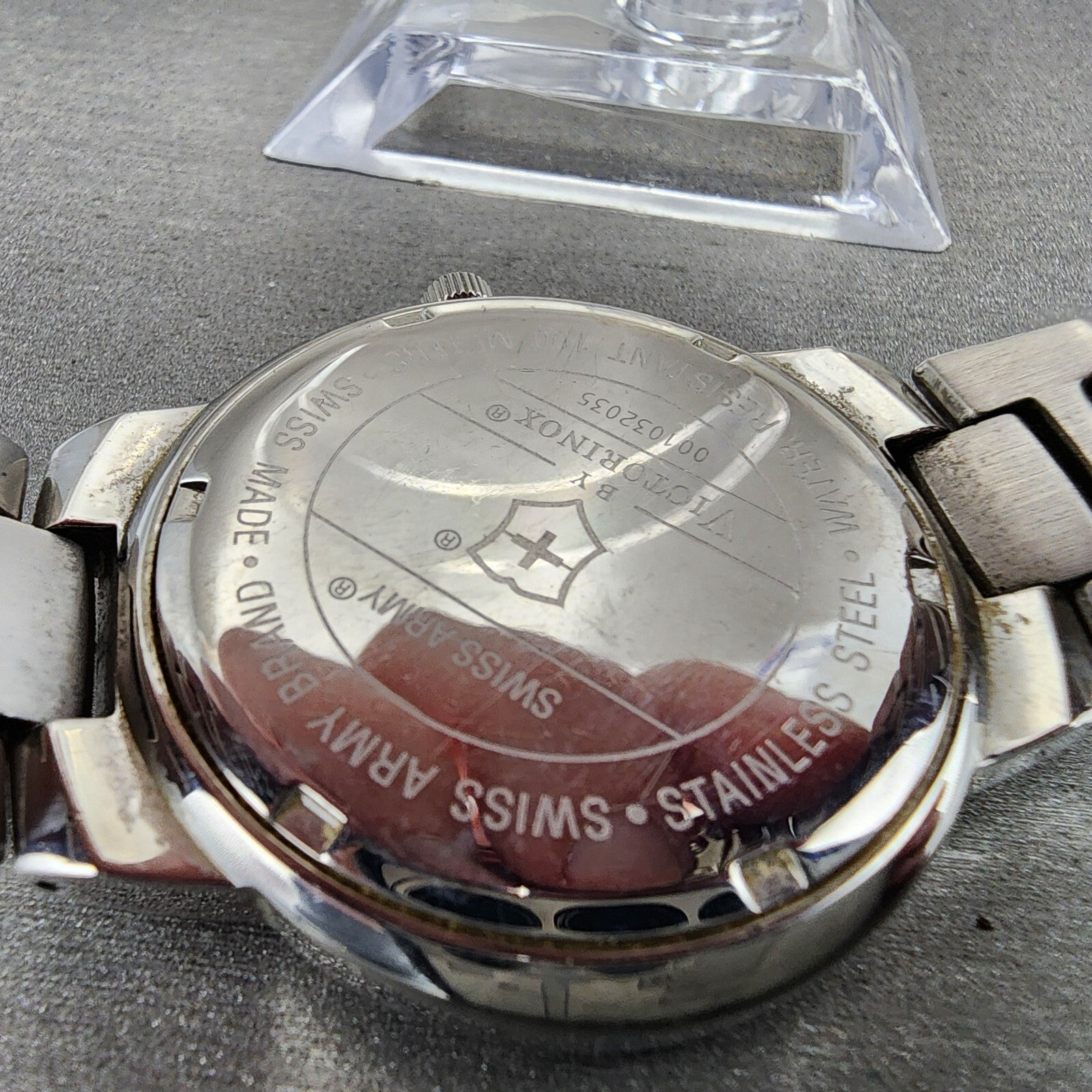 Victorinox Swiss Army Valiant Watch Men 39mm White Dial Two Tone Date Round Runs9