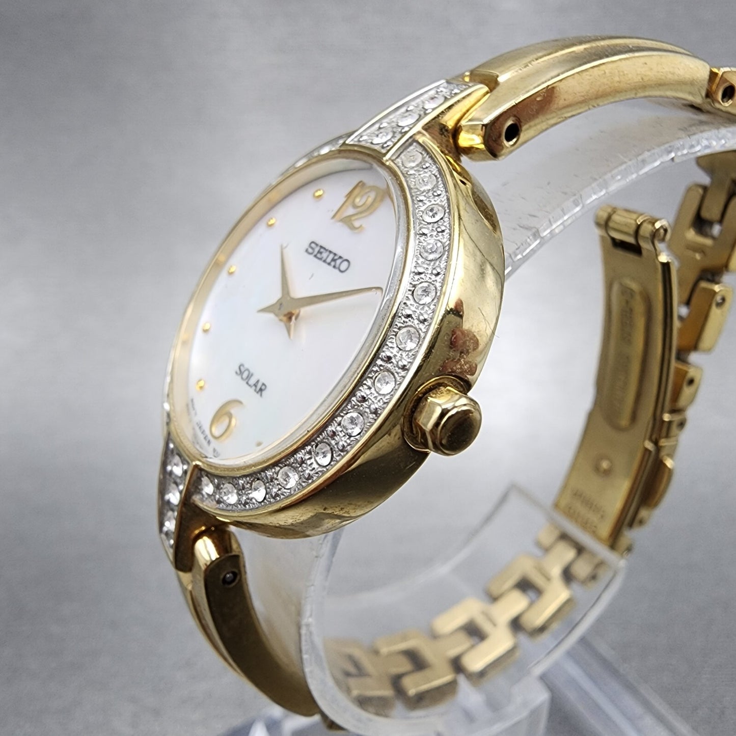 Seiko Solar Watch Women 27mm MOP Dial Gold Tone Round V115-0BM0 Runs