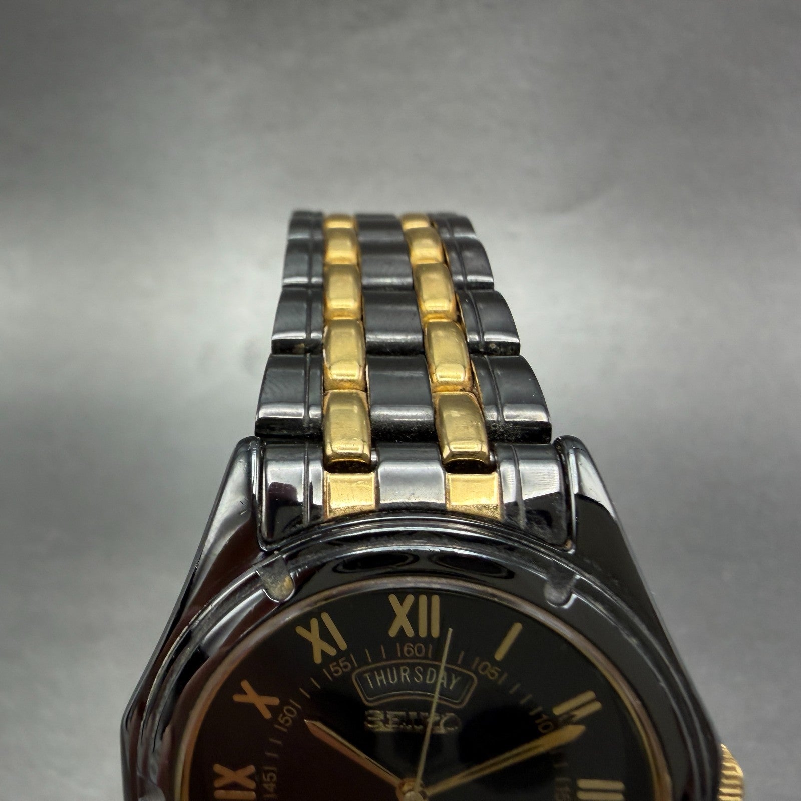 Seiko Watch Men 35mm Black Dial Black & Gold Tone Daydate V733-6C49 New Battery24