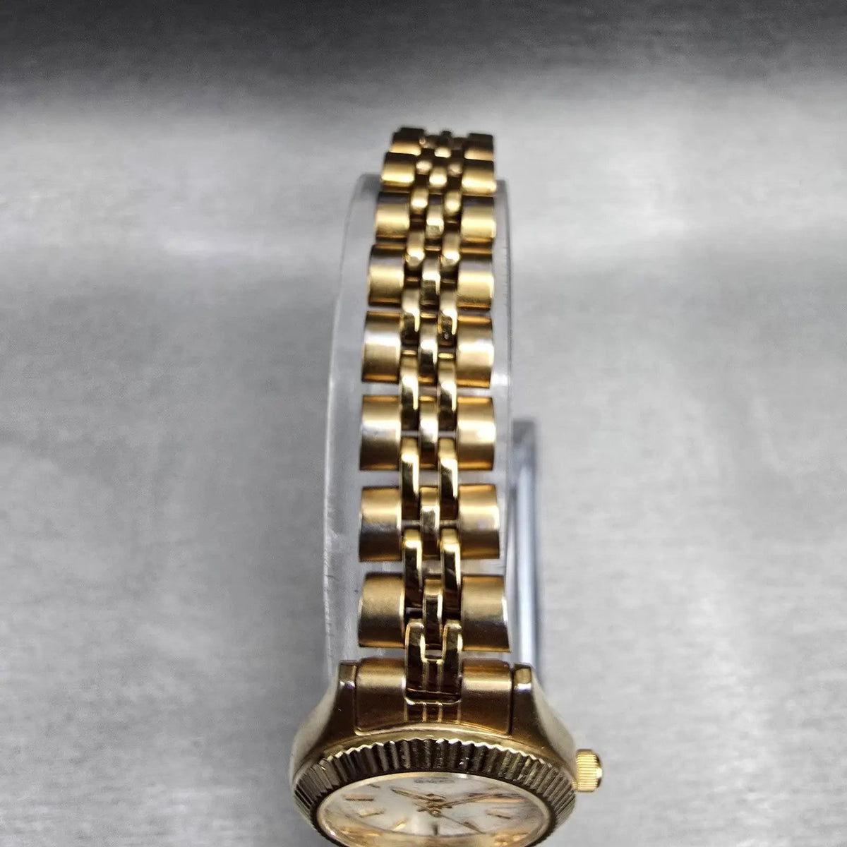 Citizen CQ Watch Women 25mm MOP Dial Gold Tone Daydate 1002-R15101 New Battery 84