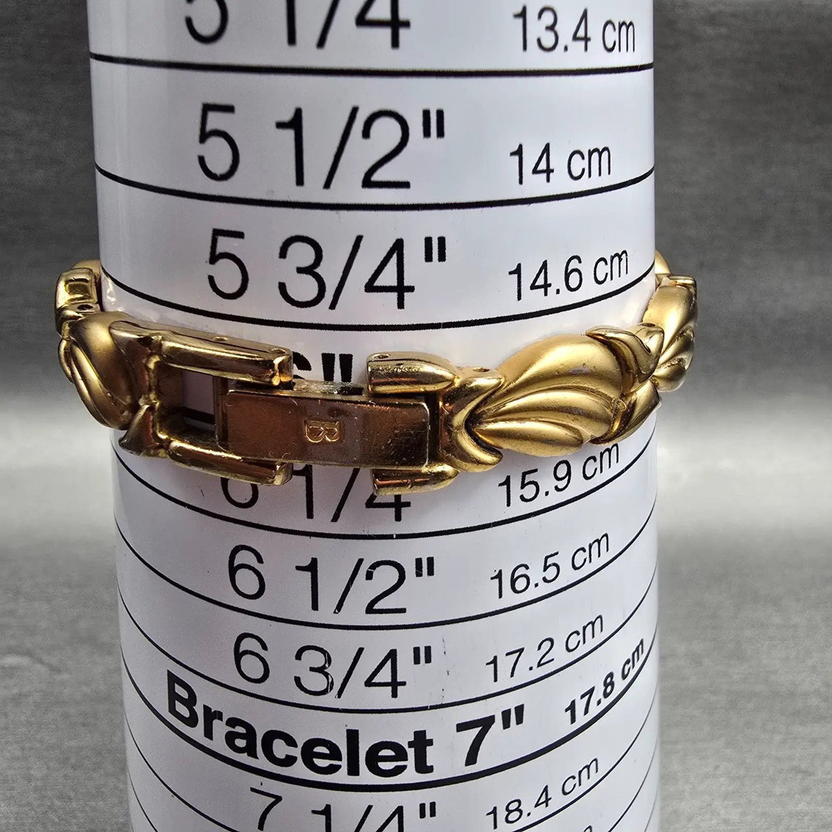 Bulova Watch Women 17mm MOP Dial Gold Tone Oval 97T67 New Battery VTG10