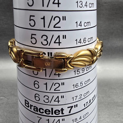 Bulova Watch Women 17mm MOP Dial Gold Tone Oval 97T67 New Battery VTG10